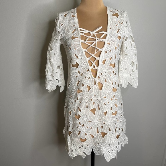 White Floral Lace Coverup Laceup Flower Pattern Tunic Travel Size Small - Picture 1 of 8